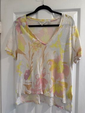 Ted Baker London White V-Neck Short Sleeve Tee with Pastel Floral Print